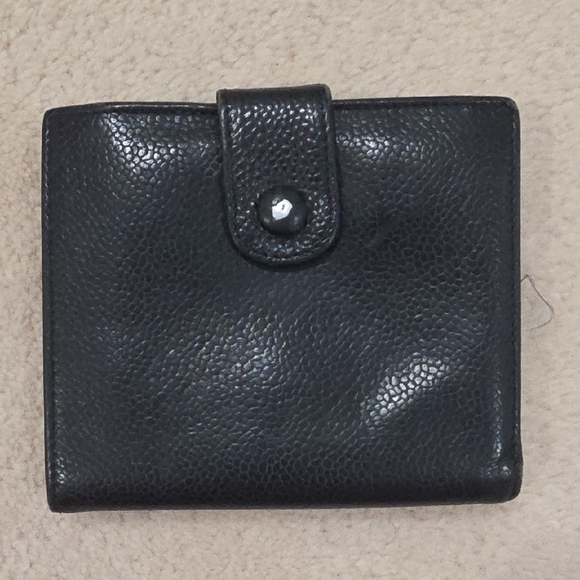 Chanel Caviar Skin Compact Wallet Black. - Picture 2 of 7